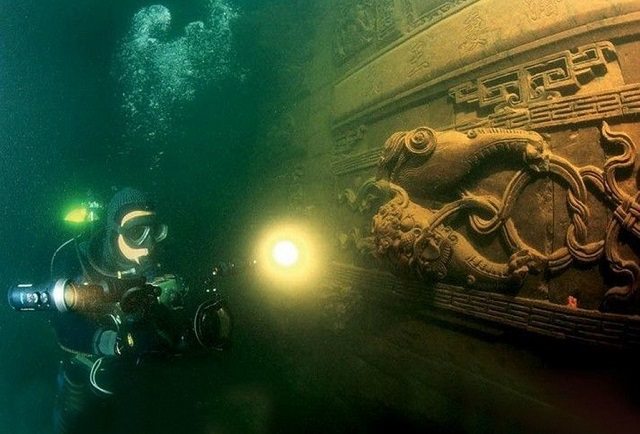 Underwater city close up