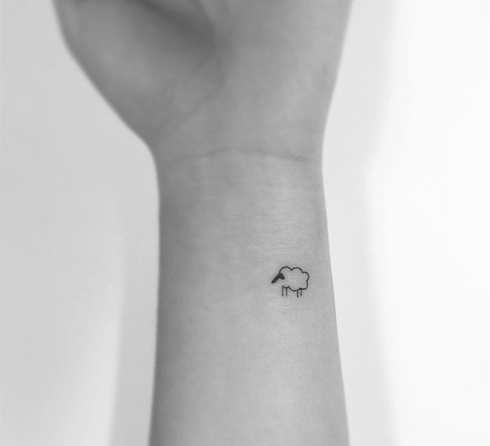 12 Adorable Minimalist Tattoos That Will Make You Want To