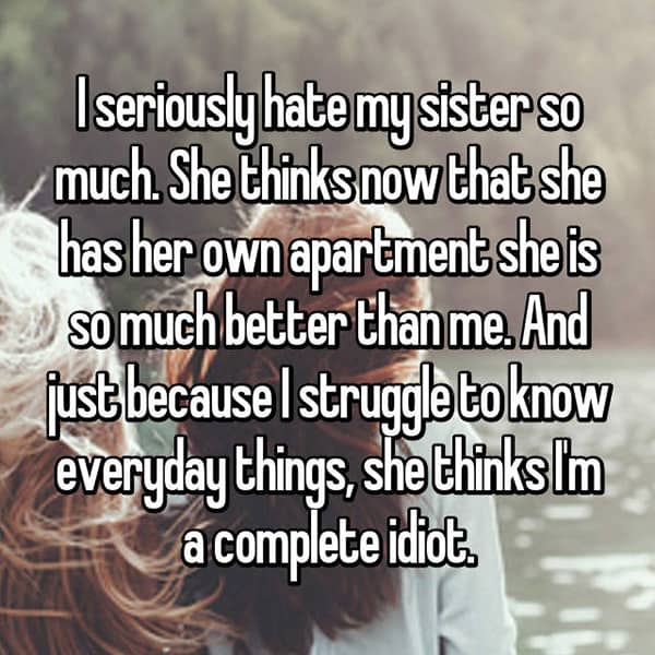People Reveal The Reasons They Secretly Hate Their Sisters