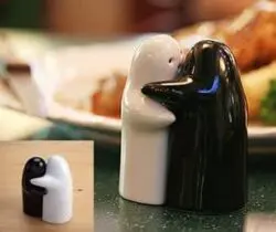 hugging salt & pepper shakers