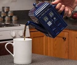 Dr Who tardis tea pot