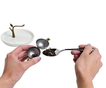 TEA-TREE-INFUSER-AND-SAUCERS