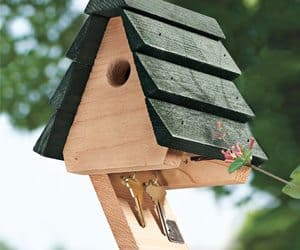 birdhouse key hider