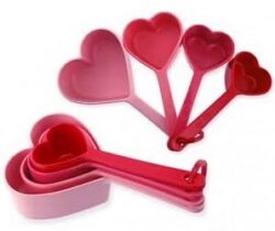 heart measuring cups