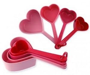 heart measuring cups
