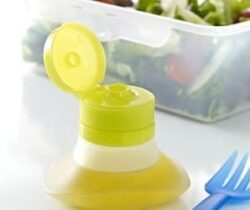 portable salad dressing container