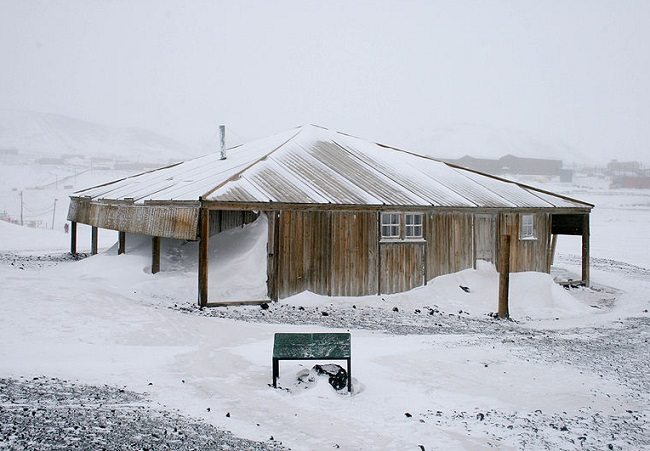 discovery hut