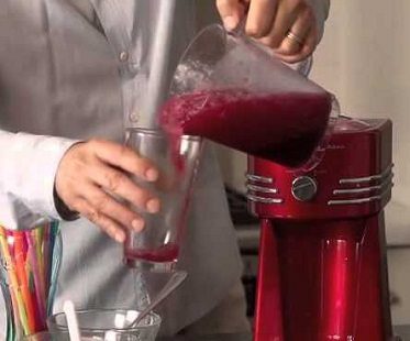 frozen drink maker pouring