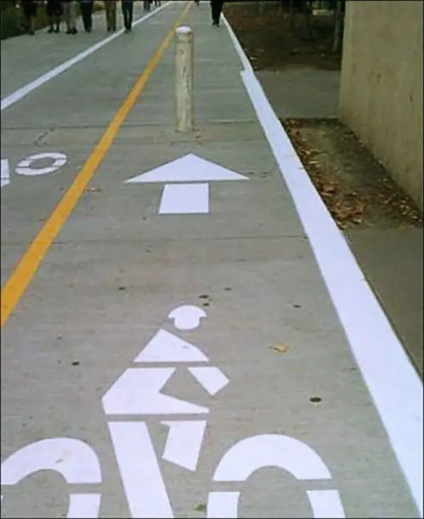 pole sticking out in the middle of a cyclist pathway 