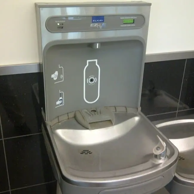 water fountain that lets you fill up bottles