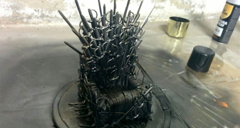 game of thrones phone holder