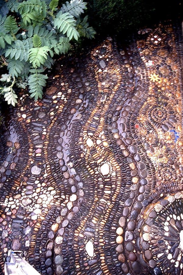 garden-pebble-path-lines