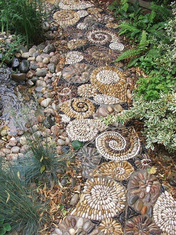 garden-pebble-path-spirals