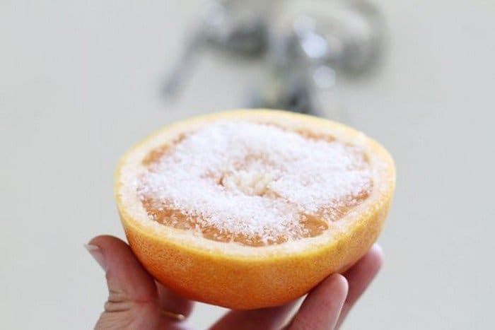grapefruit and salt cleans bathtub