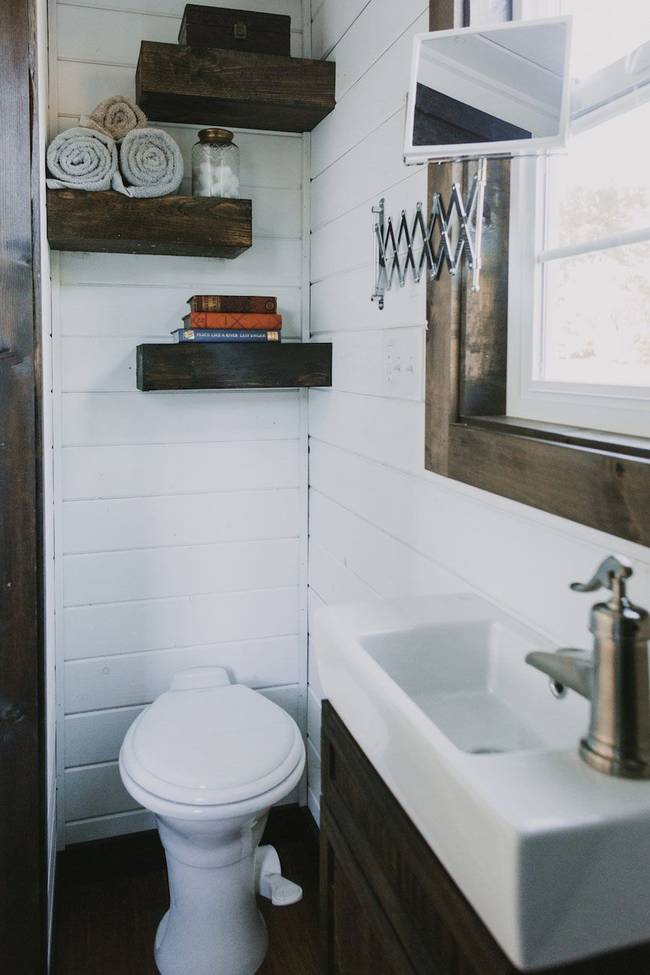 heirloom-tiny-home-toilet