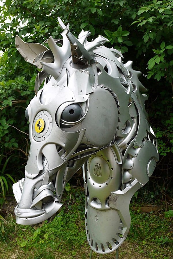 hubcap-sculpture-horse