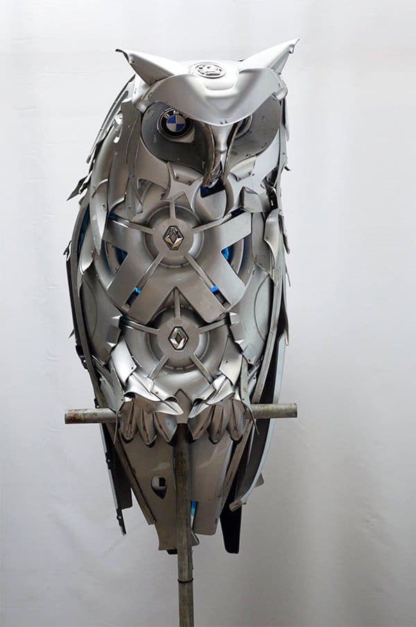 hubcap-sculpture-owl-sit