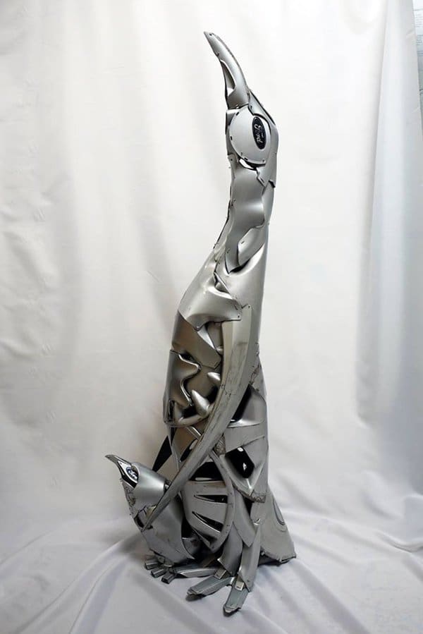 hubcap-sculpture-penguin