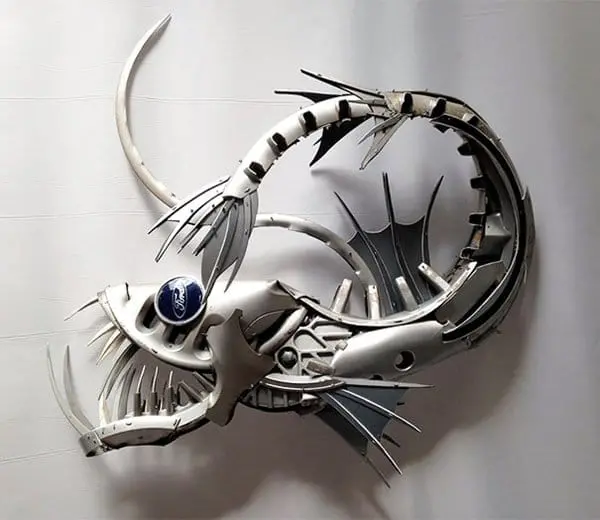 hubcap-sculpture-scary-fish