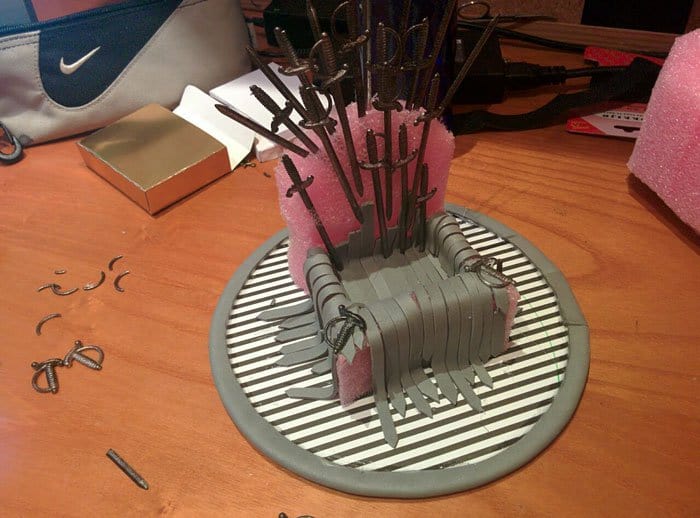 iron-throne-stand-for-phone-diy-game-of-thrones-sandwich picks