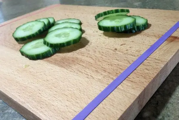 keep cutting board from slipping rubber bands