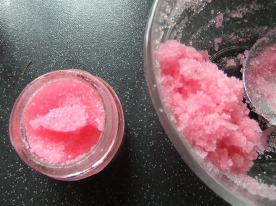 lip-scrub