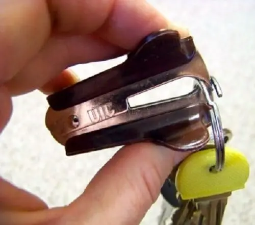 staple removers protect nails from keyring