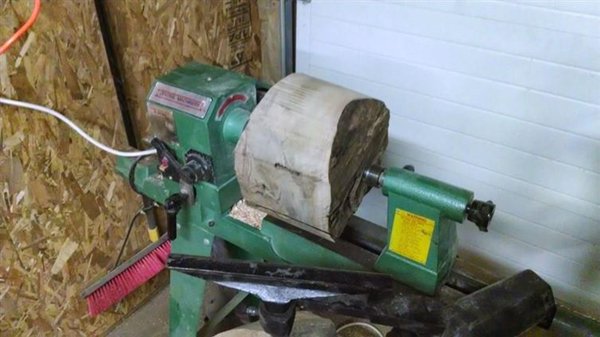 tree-trunk-lathe