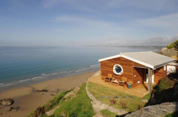 and-far-view-cornwall-cliff-cottage