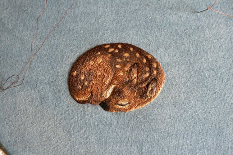 animal-embroidery-chloe-giordano-fawn-close