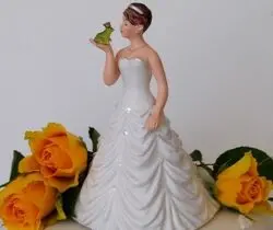 bride kissing frog cake topper
