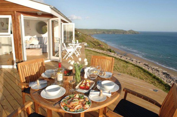 deck-breakfast-cornwall-cliff-cottage