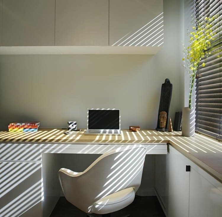 design-500-sq-ft-apartment-living-area-desk-close