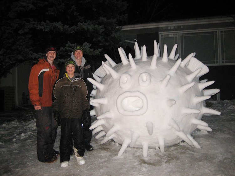 giant-snow-sculptures-bartz-brothers-a-puffer-fish