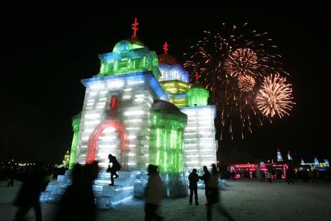  harbin-ice-and-snow-festival-at-night