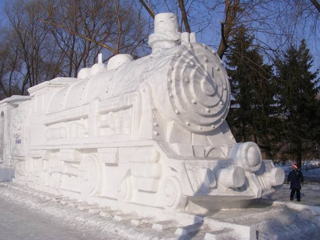 harbin-ice-and-snow-festival-ice-train