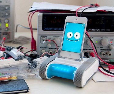 iPhone 5 robotic pet