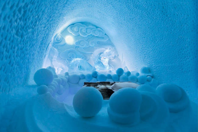 ice-hotel-globes