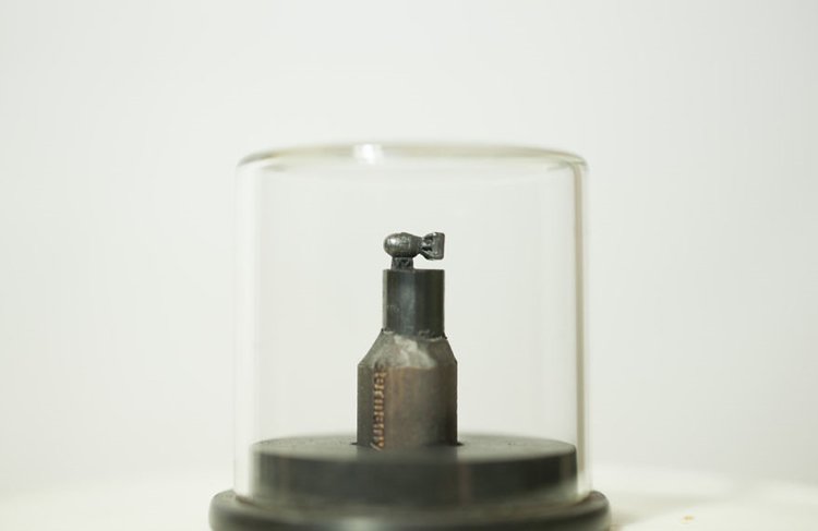 mini-graphite-sculptures-kreze-bomb