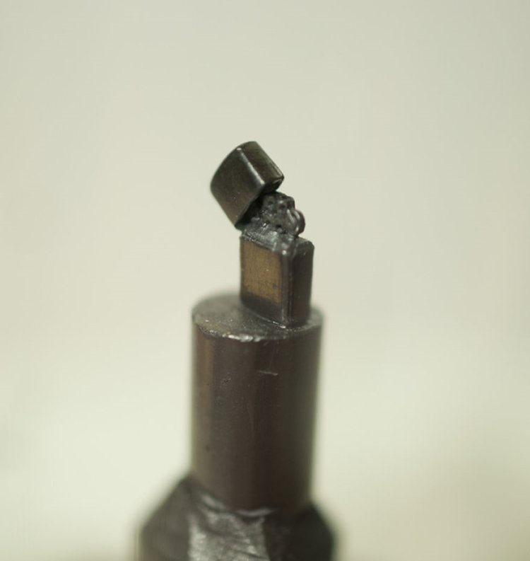 mini-graphite-sculptures-kreze-lighter