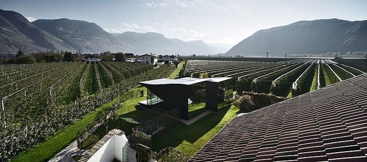 mirror-houses-outside-long-view