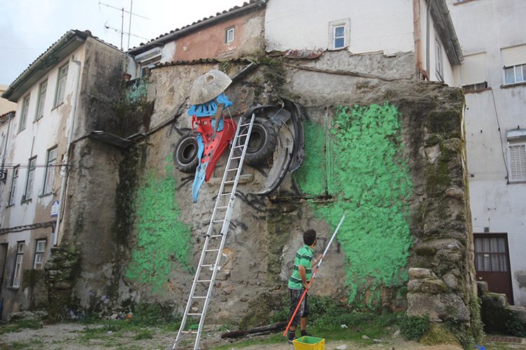 recycled-owl-sculpture-street-art-in-progress