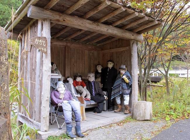 scarecrows bus stop