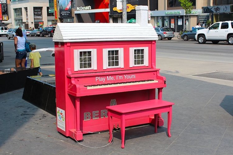 street-pianos-play-me-im-yours-project-house