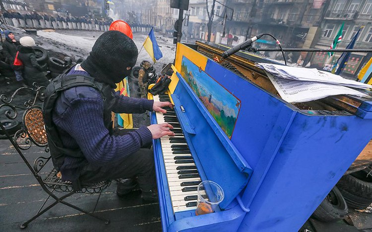 street-pianos-play-me-im-yours-project-ukraine