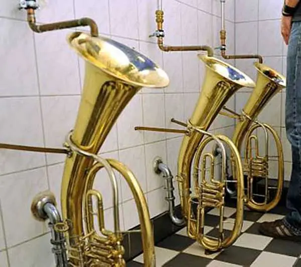 urinal-horn