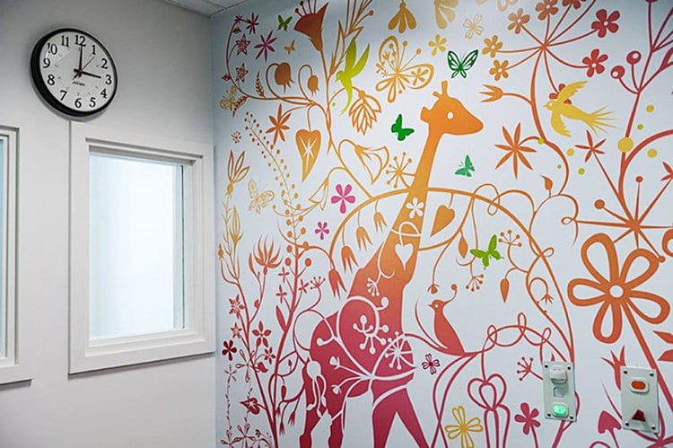 childrens-hospital-art-critical-care-giraffe