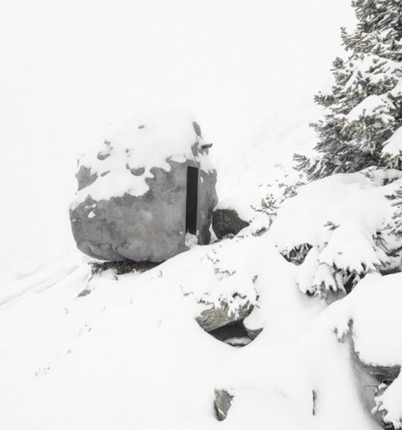 door-boulder-cabin