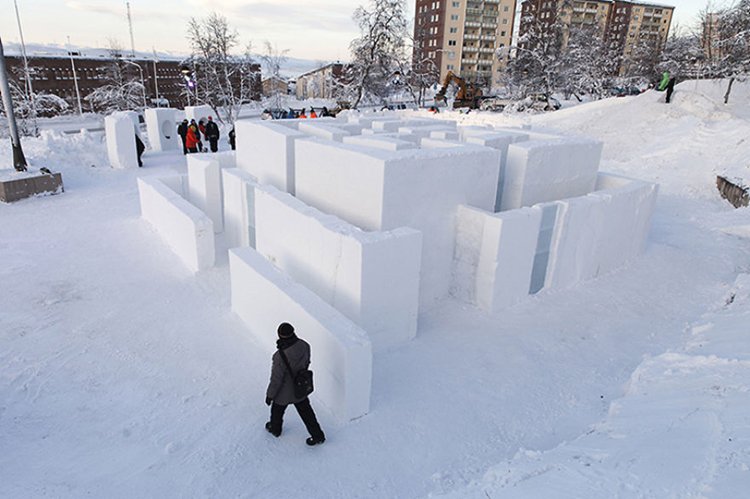 ice-playground-maze-outside
