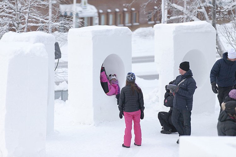 ice-playground-seating